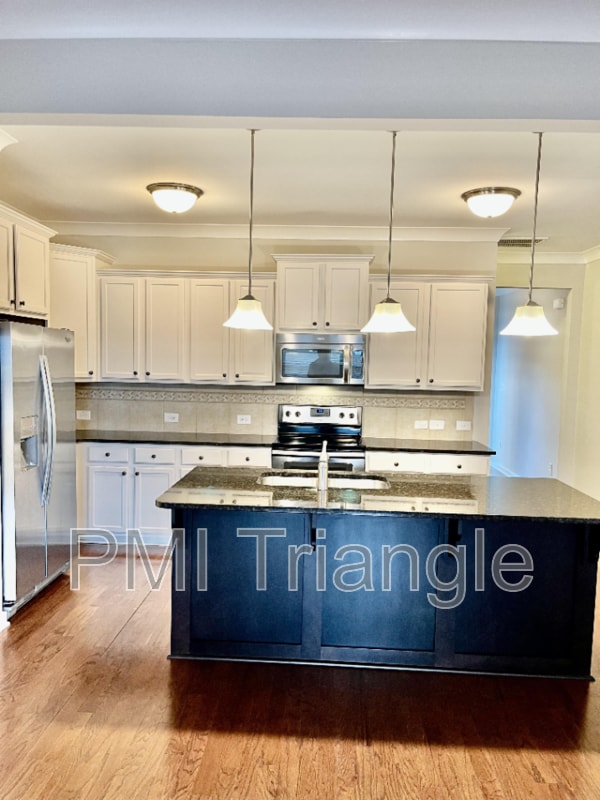 Building Photo - 412 Shakespeare Dr