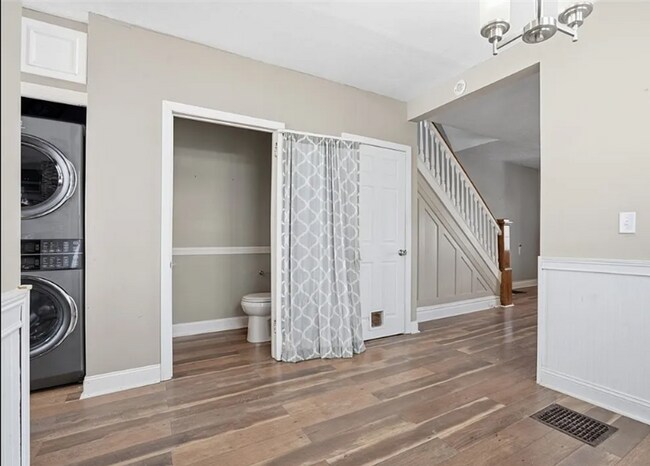 Building Photo - Charming 2 bedroom/1.5 bathroom updated home-Mt. Washington