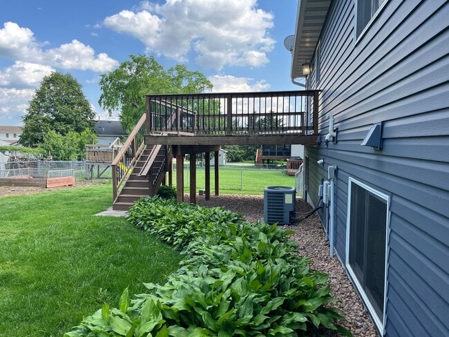 Building Photo - Beautifully Updated 4-Bed Home in Prime NW Location!