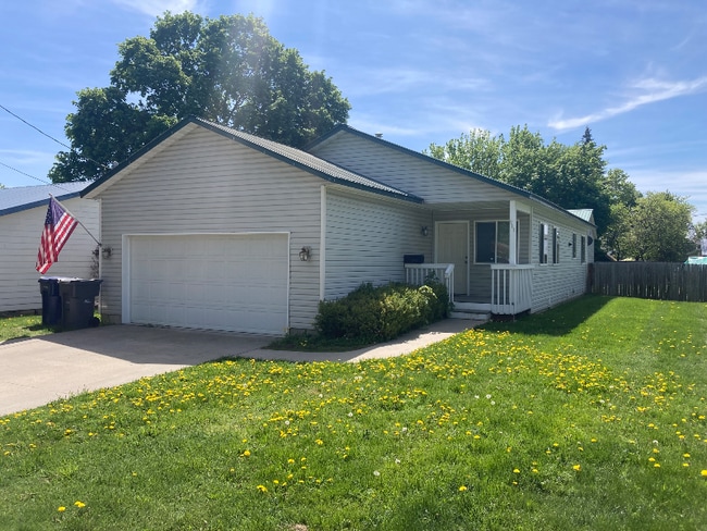 Building Photo - 913 Pine St