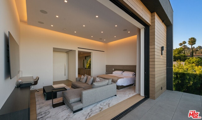 Building Photo - 1140 Summit Dr