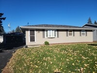 Building Photo - Family-Friendly 3BR Ranch with Home Office...