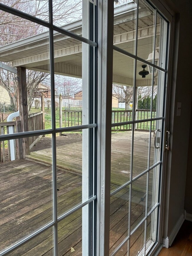 Building Photo - **NEW PRICE**   **New Paint**   **New Carpet**  Ready for YOU!!