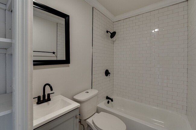 Building Photo - Two Bedroom Home For Rent!