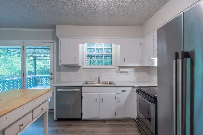 Building Photo - 207 Whitnel Dr