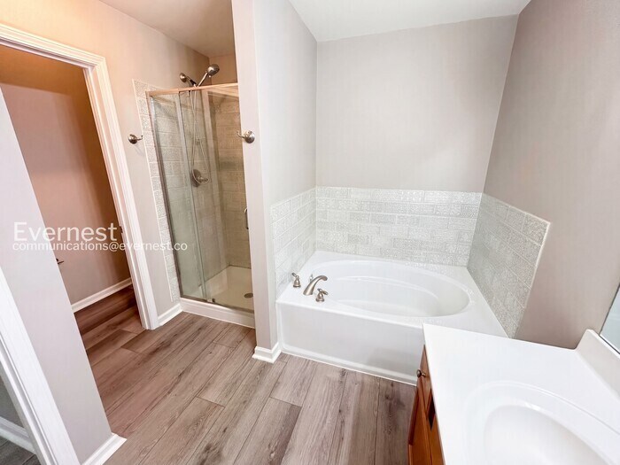 Building Photo - 1831 Willow Branch Ln