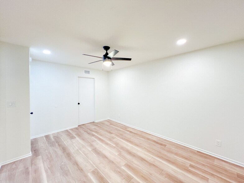 Building Photo - 2703 N Dell St