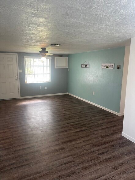 Building Photo - 7 Donna St