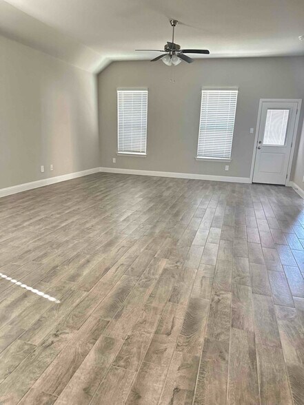 Building Photo - 4740 Dewy Rose Ln