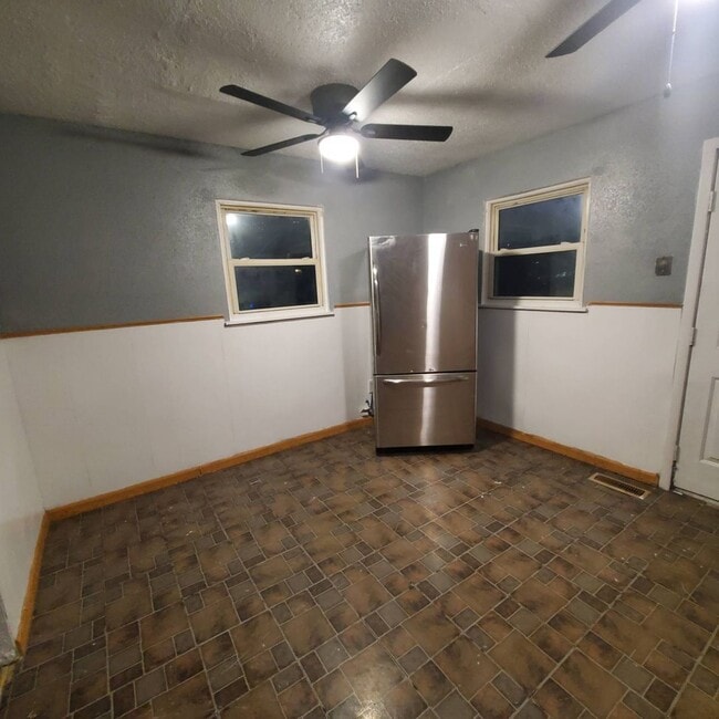 Building Photo - 3784 E 142nd St