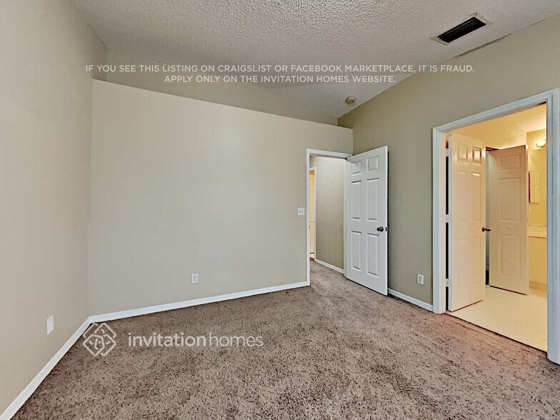Building Photo - 861 NW 208th Dr