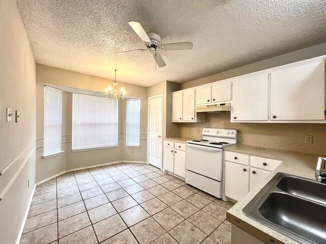 Building Photo - 5908 10th Dr