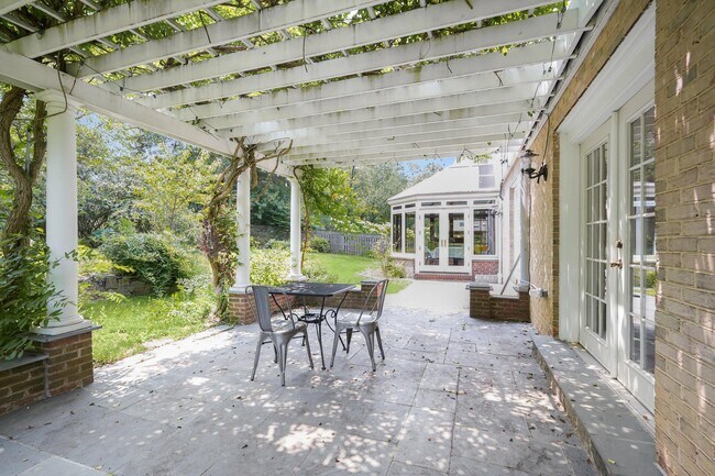 Building Photo - 9809 Hall Rd