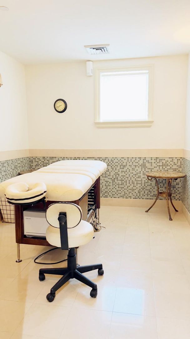 Building Photo - 19900 E Country Club Dr