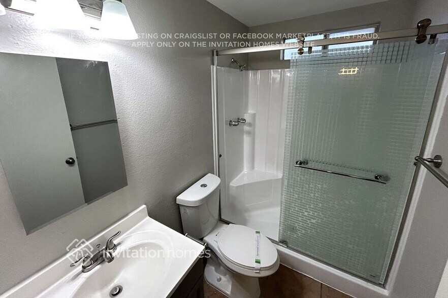 Building Photo - 5552 W Carol Ave