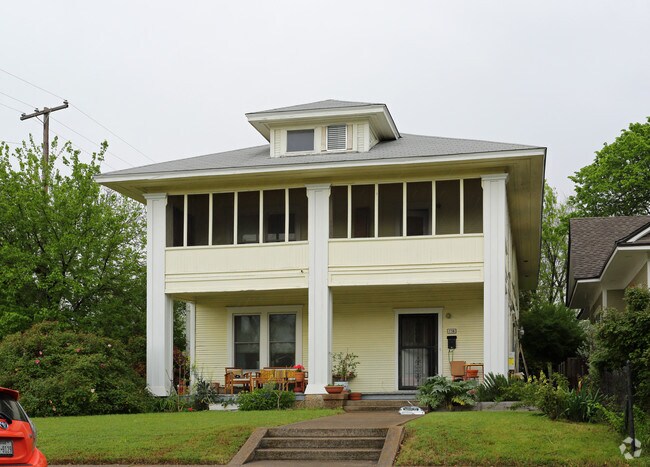 Building Photo - 738 Woodlawn Ave