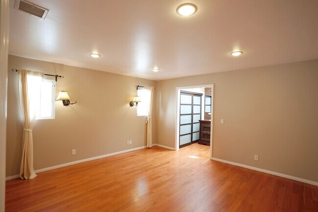 Building Photo - Beautiful North Hollywood 3 Bedroom, 2 Bath Single Family Home  *** Non-Smoking***