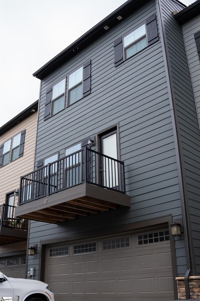 Building Photo - 17 Rollins Ave