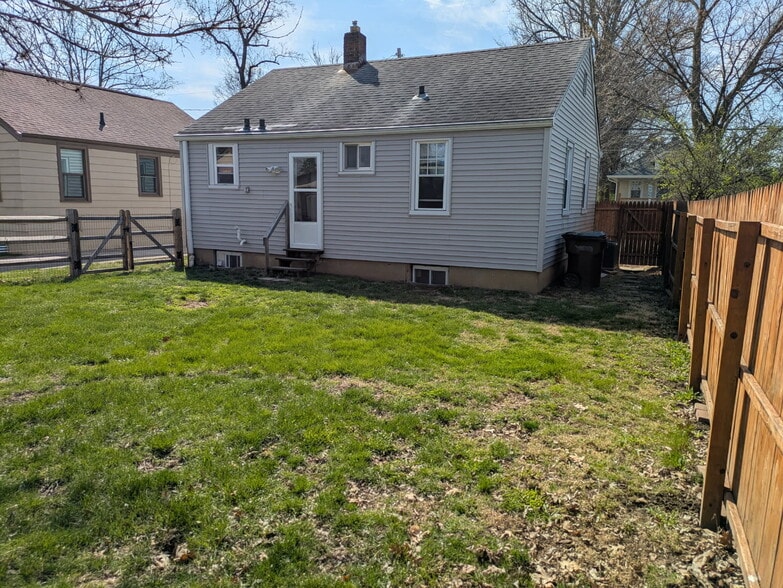 Building Photo - 4610 Belleview Ave