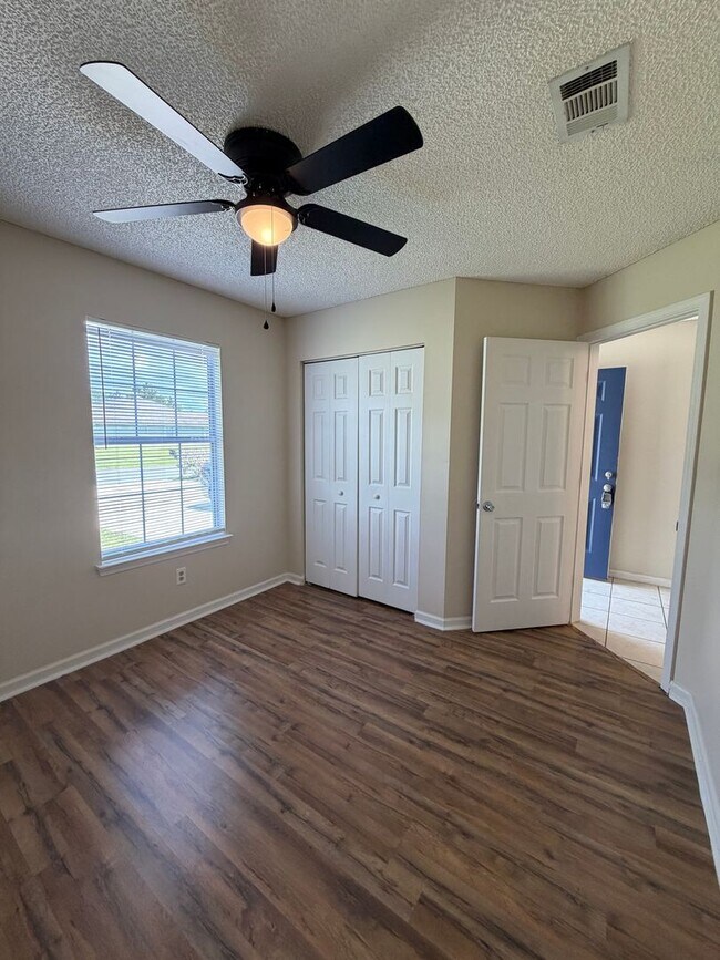 Building Photo - 101 Talbot Ct