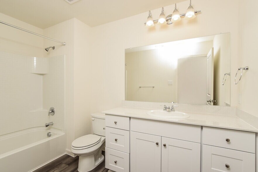 Building Photo - 1801 Sandlin Dr