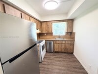 Building Photo - 6131 SW 42nd Ct