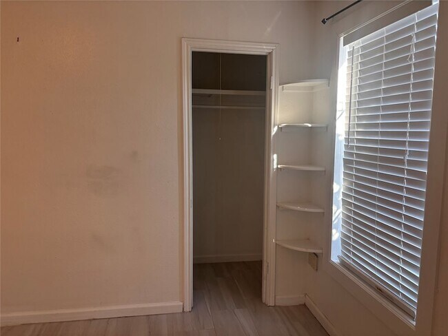 Building Photo - 1310 Harris Way