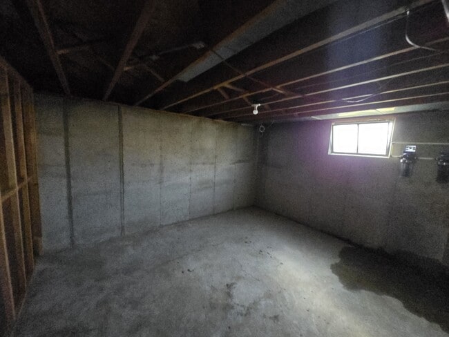 Building Photo - 11 Ball Ln