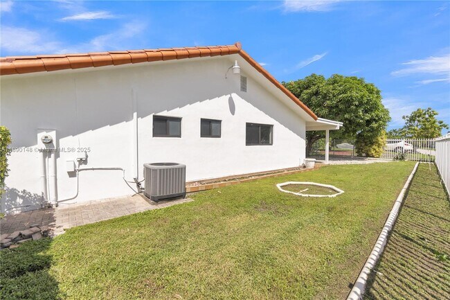 Building Photo - 631 SW 102nd Ave