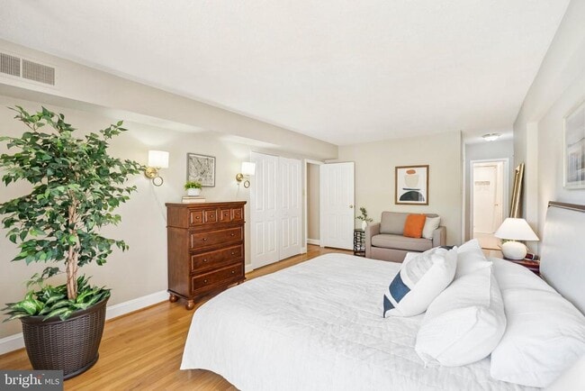 Building Photo - 1300 Army Navy Dr