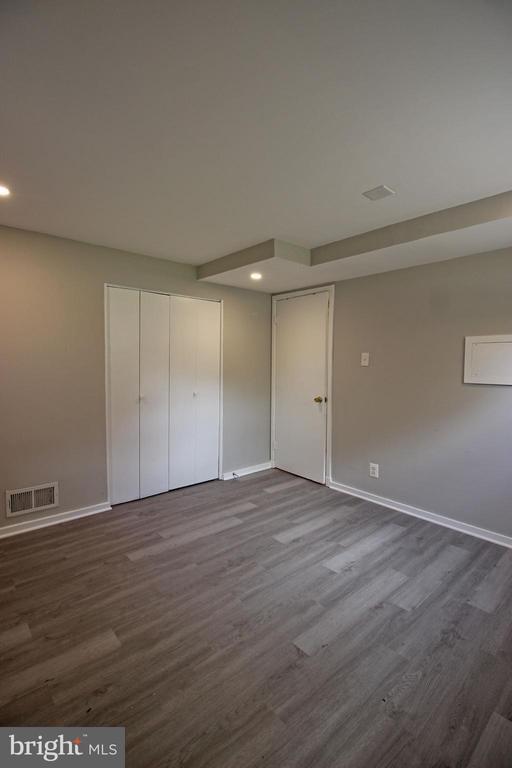 Building Photo - 102 Yeonas Dr SE