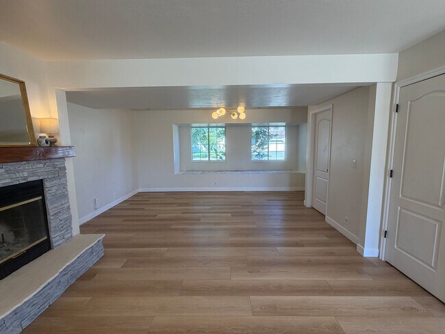Building Photo - GORGEOUS SPACOUS HOMESTEAD!!!