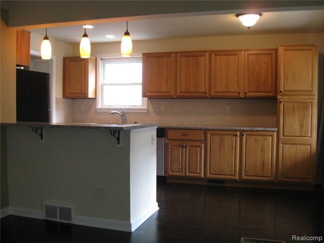 Building Photo - 141 De Villen Ave