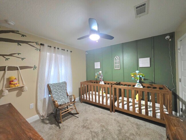 Building Photo - Splendid 3 Bed/2.5 Bath Home