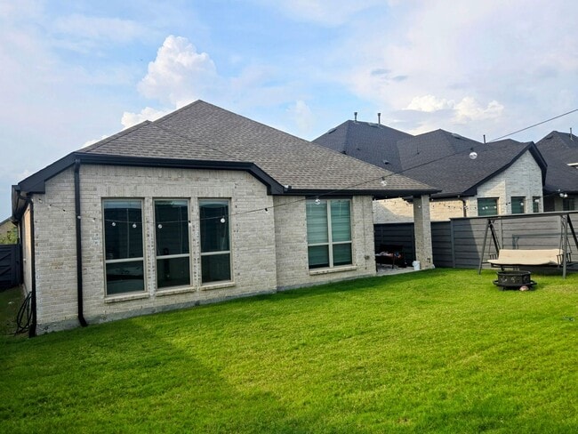 Building Photo - 536 Cedarwood St