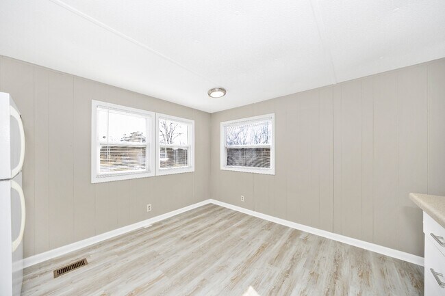 Building Photo - 5201 Amos Reeder Rd