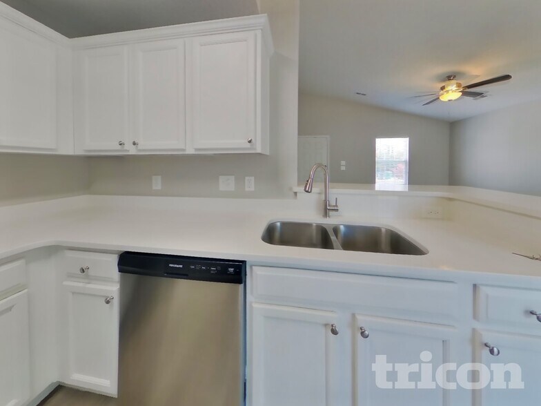 Building Photo - 15228 Pangborn Pl