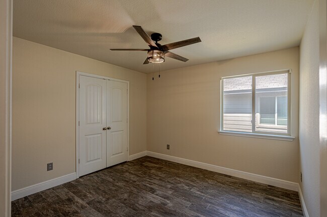 Building Photo - 121 Hematite Ln