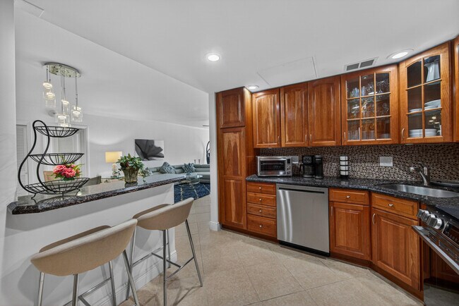 Building Photo - 2851 S Ocean Blvd