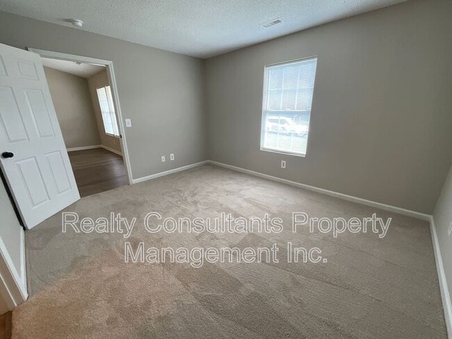 Building Photo - 2711 Ingleside Dr