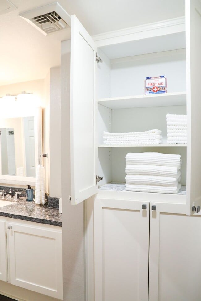 Building Photo - THE UPTOWN | Modern | Furnished | Bankers Hill Condo | Across from Balboa Park