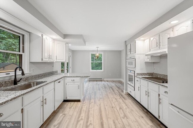 Building Photo - 813 Leeds Manor Ln