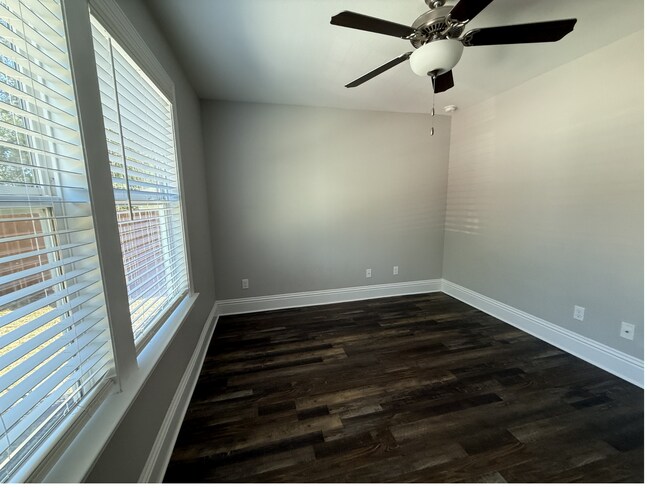 Building Photo - 120 Lance Ln