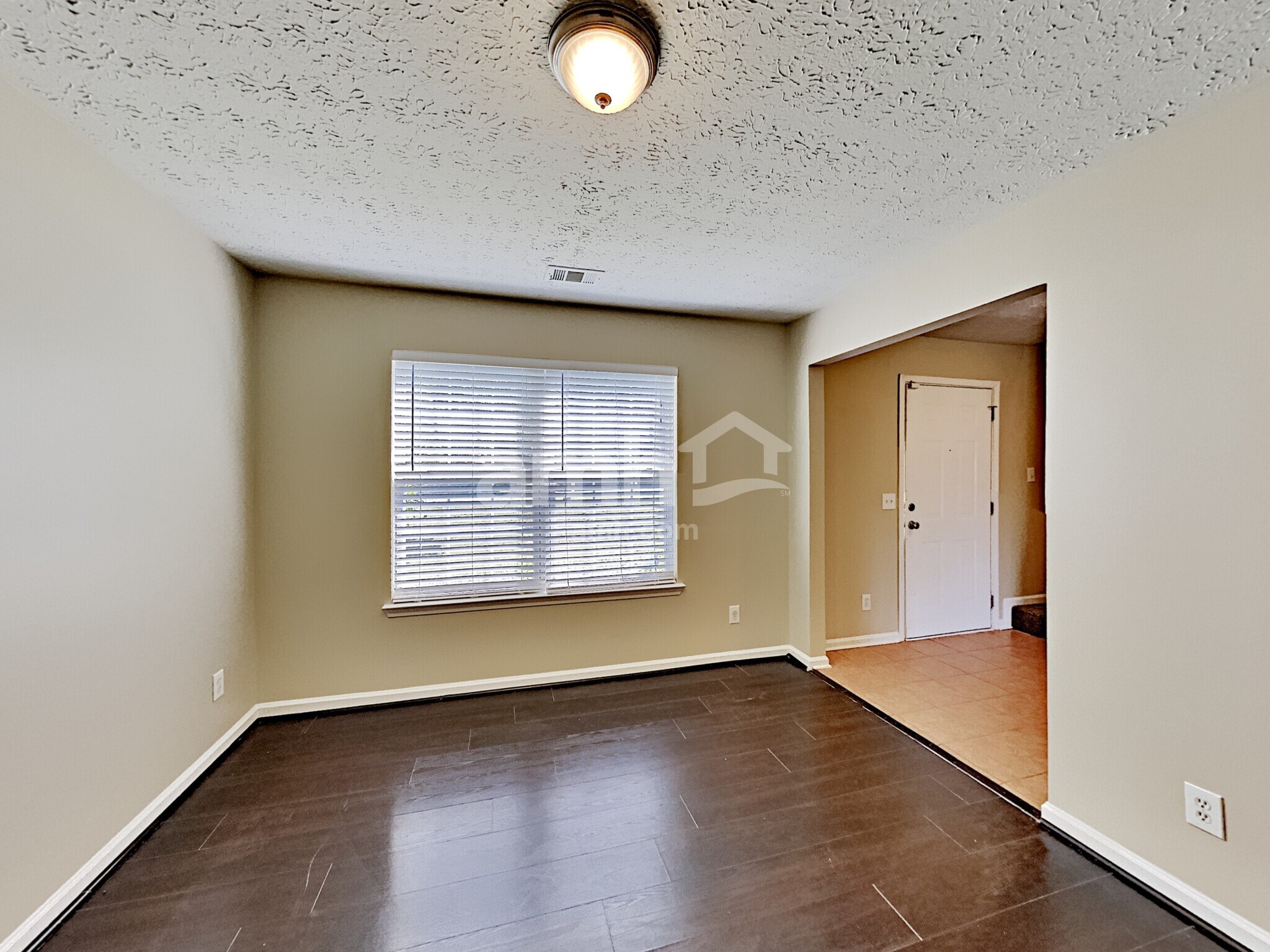 Building Photo - 450 Crested View Dr