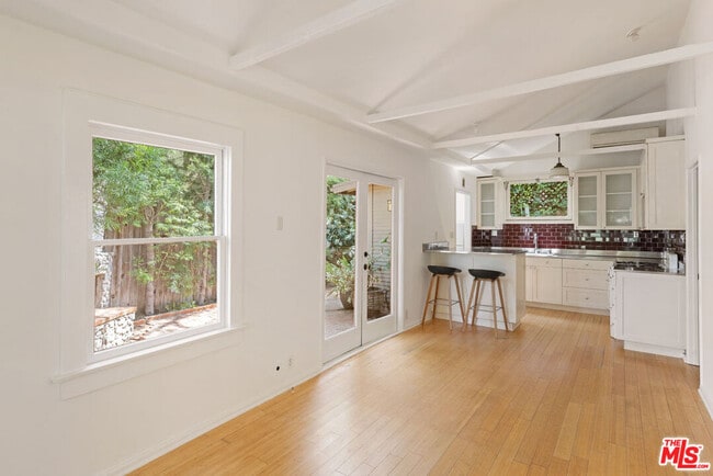 Building Photo - 1448 Angelus Ave