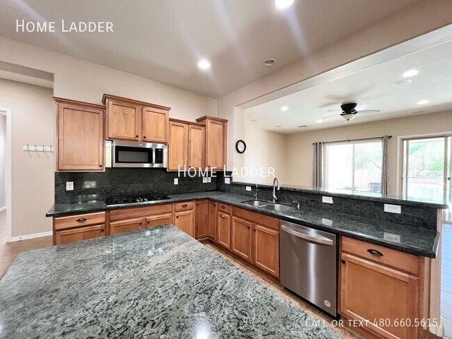 Building Photo - 6491 W Victory Way