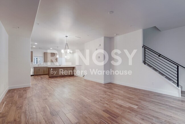 Building Photo - Prime Luxury Berkeley Townhouse with Rooftop Deck AVAILABLE NOW