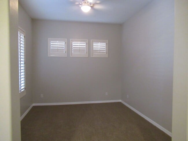 Building Photo - Nice 2 Bedroom Plus Bonus Room / 2 Bath Home in Chandler Gated Community!