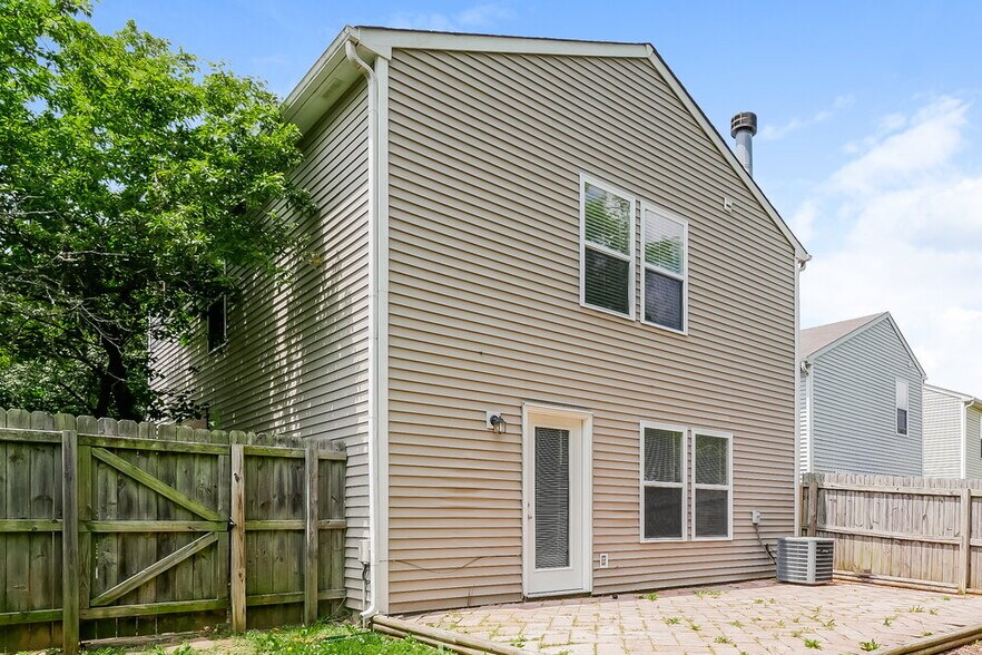Building Photo - 2331 Layton Ln