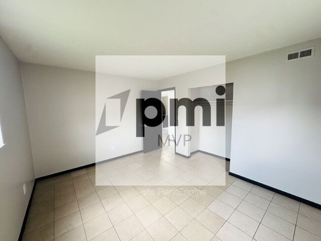 Building Photo - 828 Whitethorne Ave